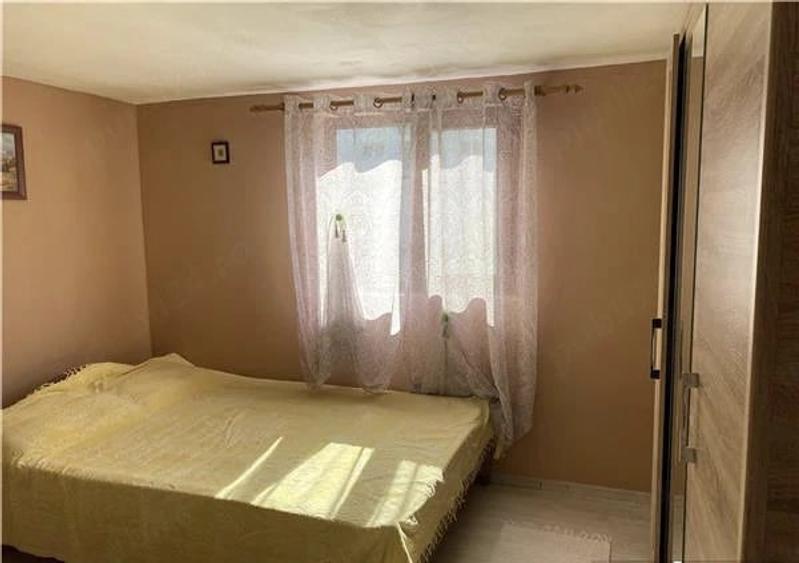 Casă cu Teren 700 Mp în Săcelu