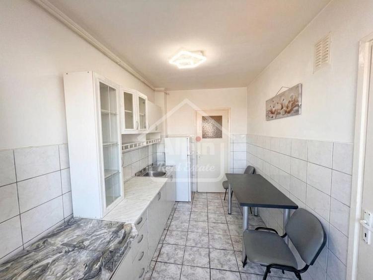 Apartament cu 3 camere decomandat în Astra