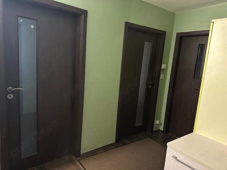 Apartament cu 3 camere decomandat, mobilat în Lunei