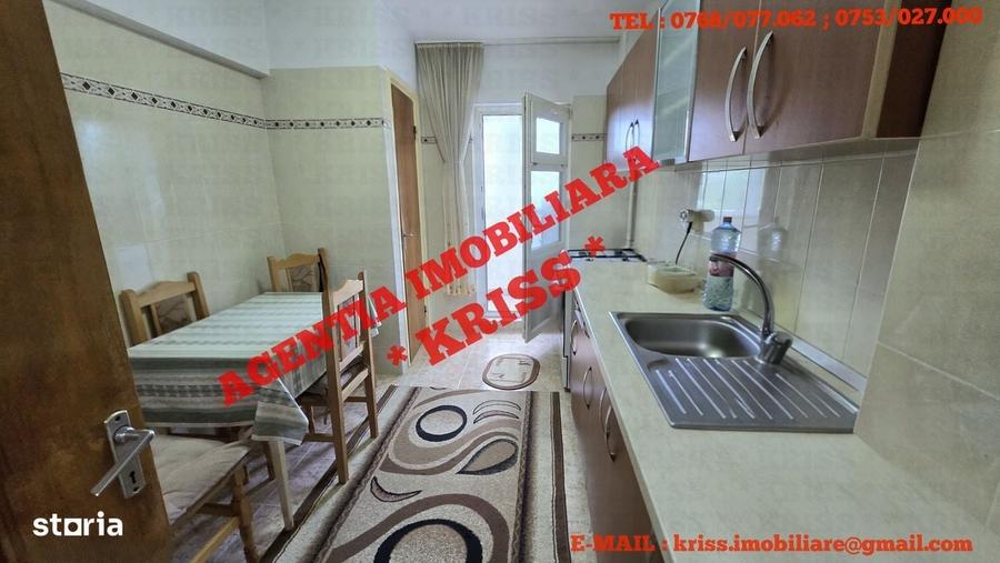 Apartament cu 3 camere decomandat în Central