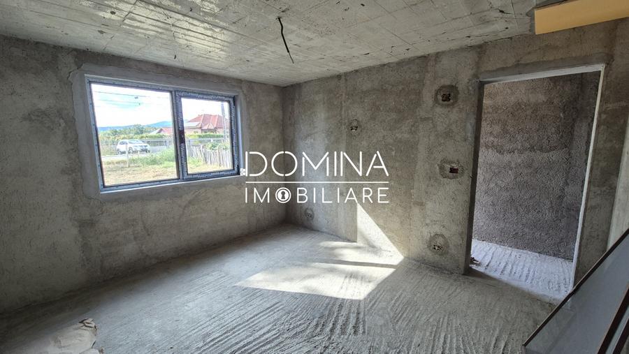 Casă individuală cu 5 camere cu Teren 4334 Mp în Runcu