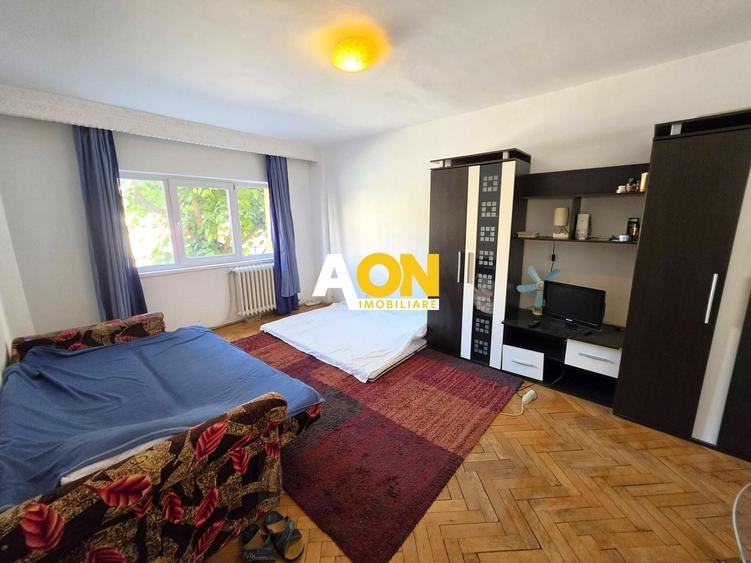 Apartament cu 3 camere decomandat, mobilat în Cetate