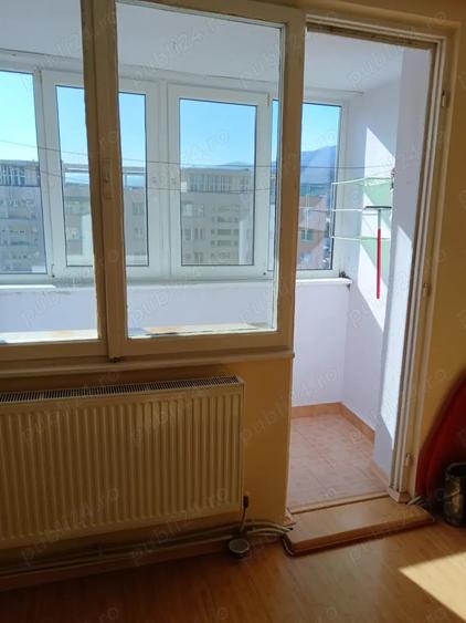 Apartament cu 3 camere semidecomandat în Vulcan