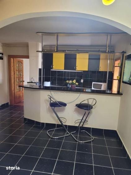 Apartament cu 4 camere, mobilat în Calea Moldovei