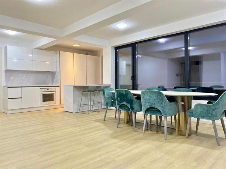 Apartament cu 4 camere decomandat, mobilat în Iancu Nicolae