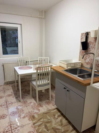 Apartament cu 2 camere semidecomandat, mobilat în Complex Studențesc