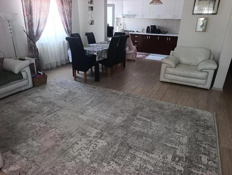 Apartament cu 4 camere decomandat în Dărmănești