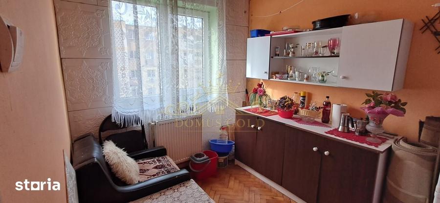Apartament cu 3 camere semidecomandat în Central