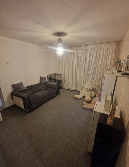 Apartament cu 4 camere semidecomandat în Central