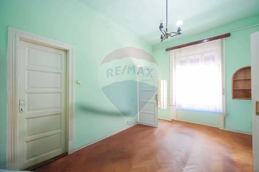 Apartament cu 3 camere semidecomandat în Ultracentral