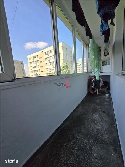 Apartament cu 3 camere semidecomandat în Tei