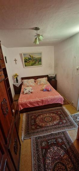 Apartament cu 3 camere semidecomandat în Km 4-5