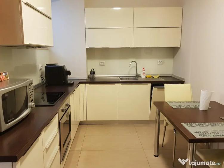 Apartament cu 4 camere decomandat, mobilat în Nordului