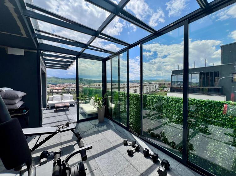 Apartament cu 3 camere semidecomandat, mobilat în Florești