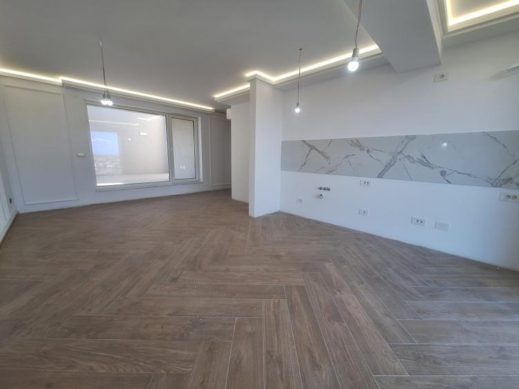 Penthouse cu 2 camere decomandat în Aradului