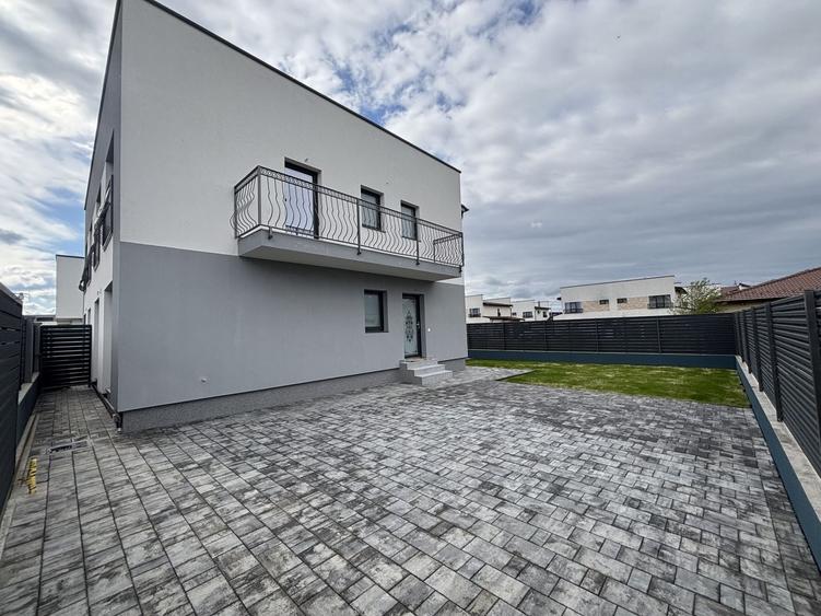 Duplex cu 4 camere cu Canalizare în Șelimbăr