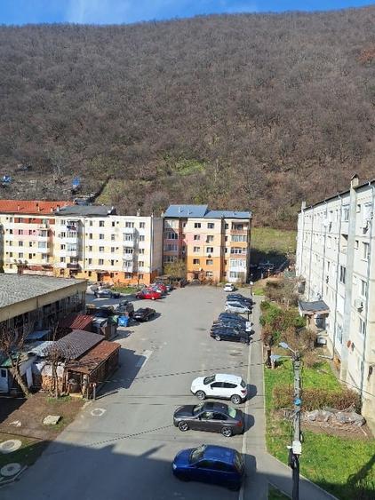Apartament cu 4 camere decomandat, mobilat în Central