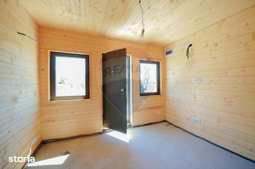 Casă cu 7 camere cu Teren 30200 Mp în Negreni