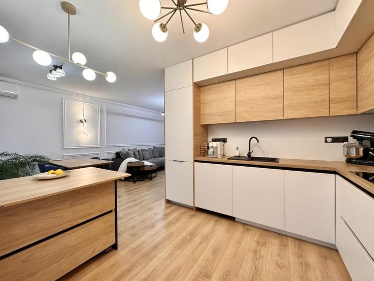 Apartament cu 3 camere semidecomandat, mobilat în Zorilor
