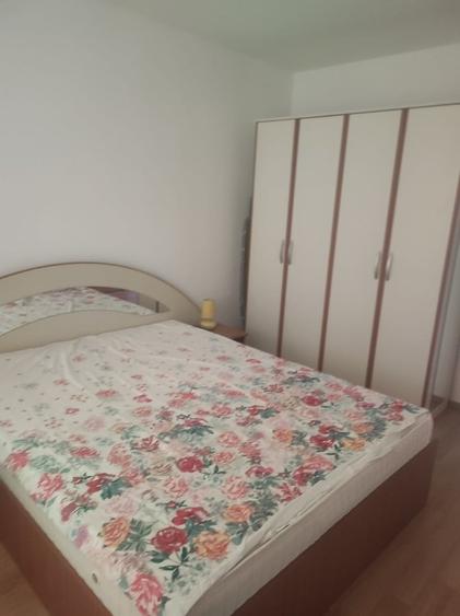 Apartament cu 3 camere semidecomandat în Drumul Taberei
