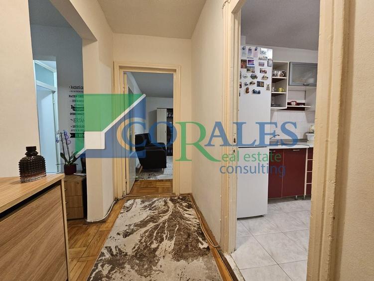Apartament cu 3 camere decomandat, mobilat în Girocului