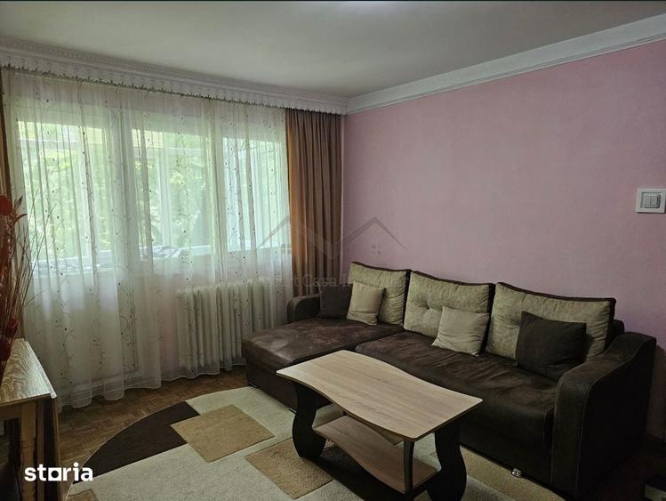 Apartament cu 3 camere semidecomandat în Central