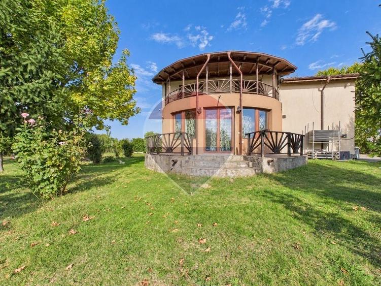 Casă individuală cu 6 camere cu Teren 7320 Mp în Curcani