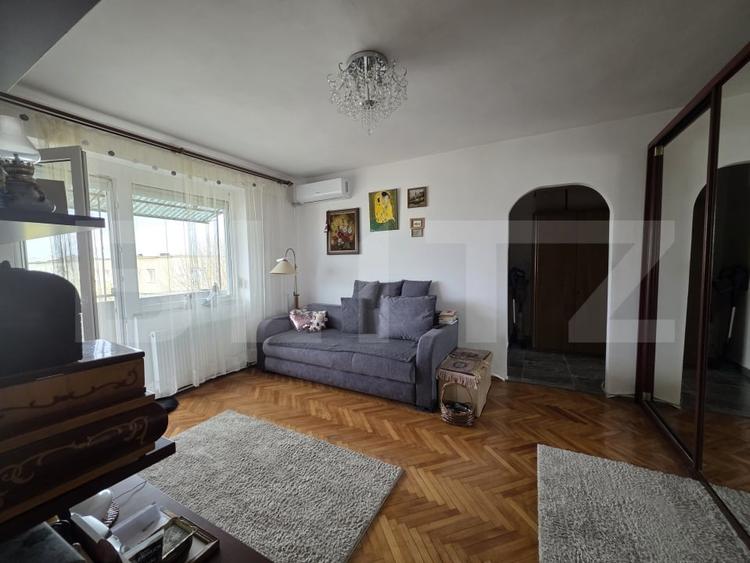 Apartament cu 2 camere semidecomandat, mobilat în Solidarității