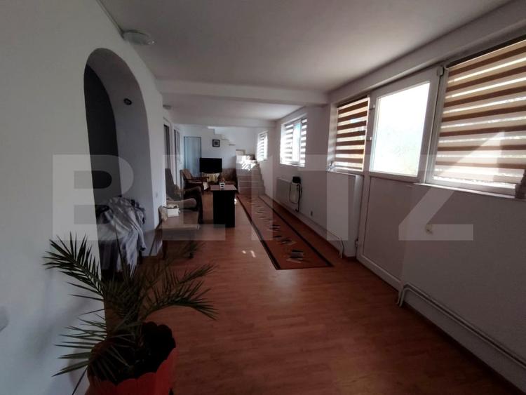 Casă individuală cu 4 camere cu Canalizare în Sud