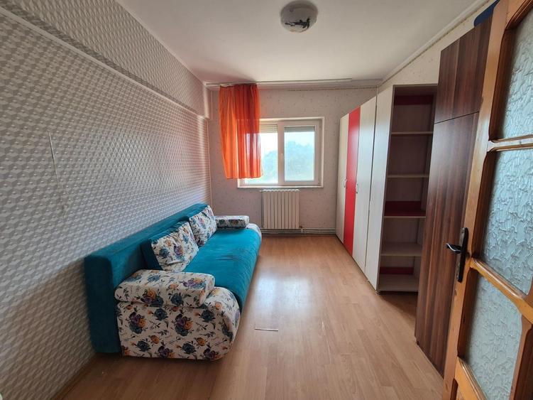 Apartament cu 4 camere decomandat, mobilat în Gara