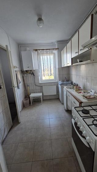Apartament cu 3 camere semidecomandat în Astra