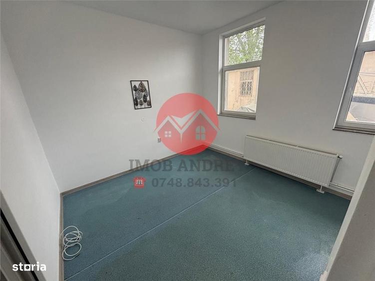 Casă cu 4 camere cu Teren 300 Mp în Central