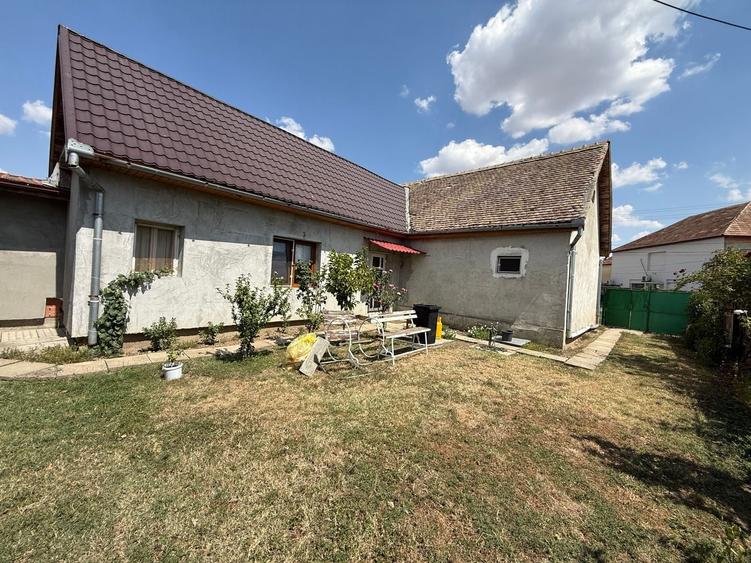 Casă individuală cu 3 camere cu Canalizare în Jebel