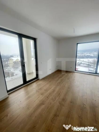 Apartament cu 3 camere decomandat în Calea Moldovei