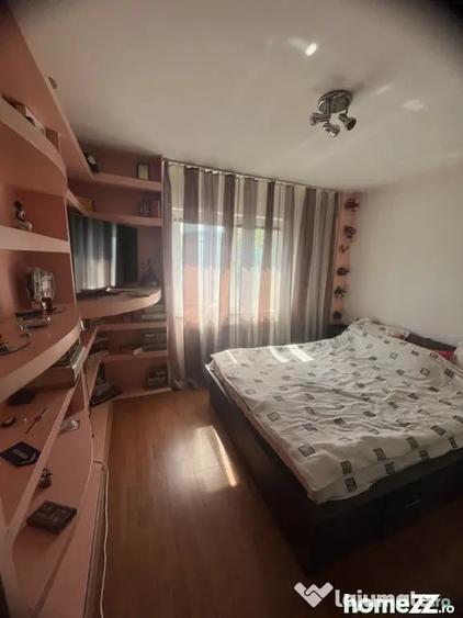 Apartament cu 3 camere decomandat în Vâlcea