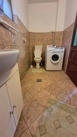 Casă cu 5 camere cu Teren 2800 Mp în Exterior Vest