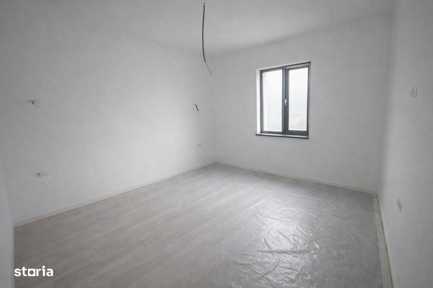 Casă cu 3 camere cu Teren 420 Mp în Tomești