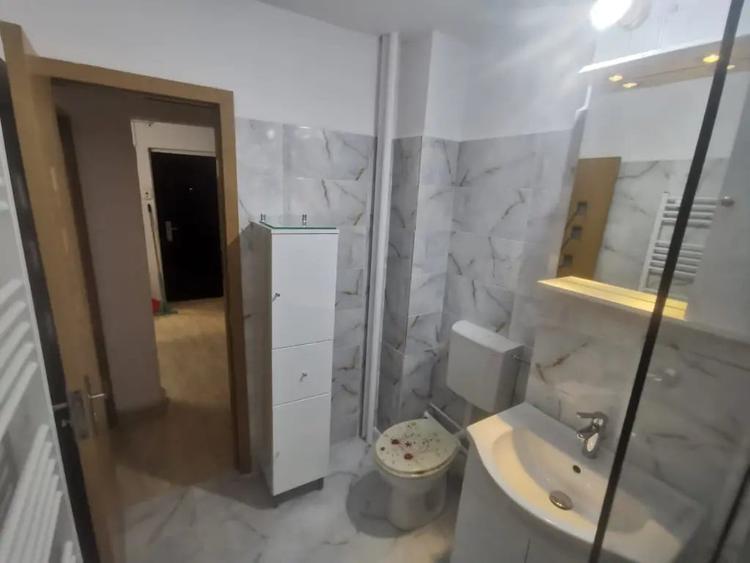 Apartament cu 2 camere decomandat în Rovine