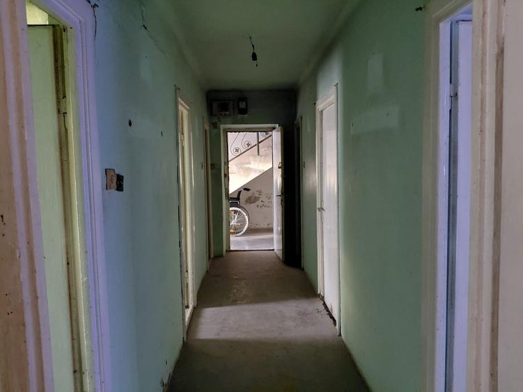 Apartament cu 4 camere decomandat în Peregu Mare