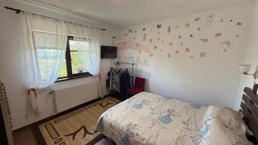 Casă cu 3 camere cu Teren 1667 Mp în Răcoasa