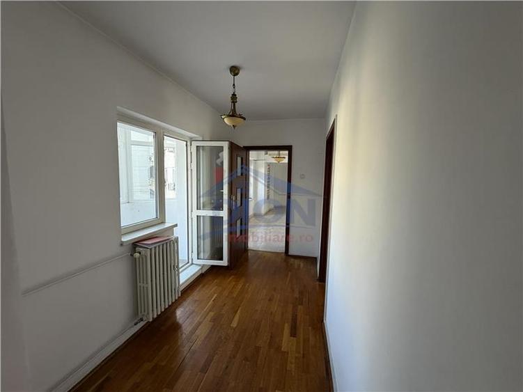 Apartament cu 4 camere decomandat în Unirii