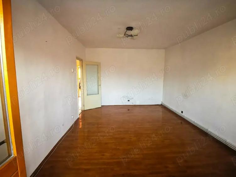 Apartament cu 4 camere decomandat în Țăndărei