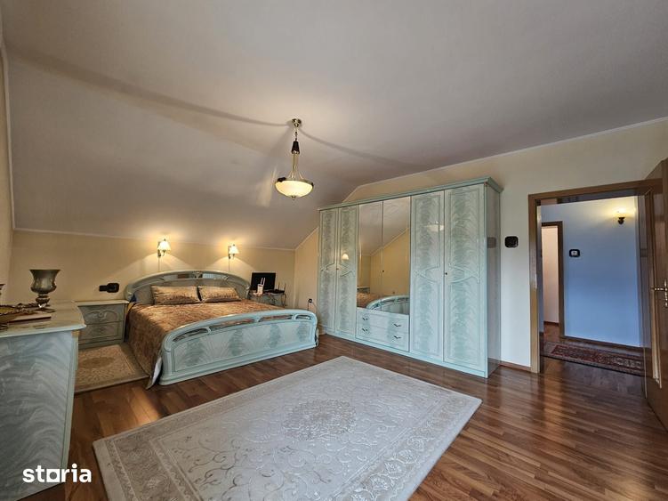 Casă cu 5 camere cu Teren 1159 Mp în Zăvoi