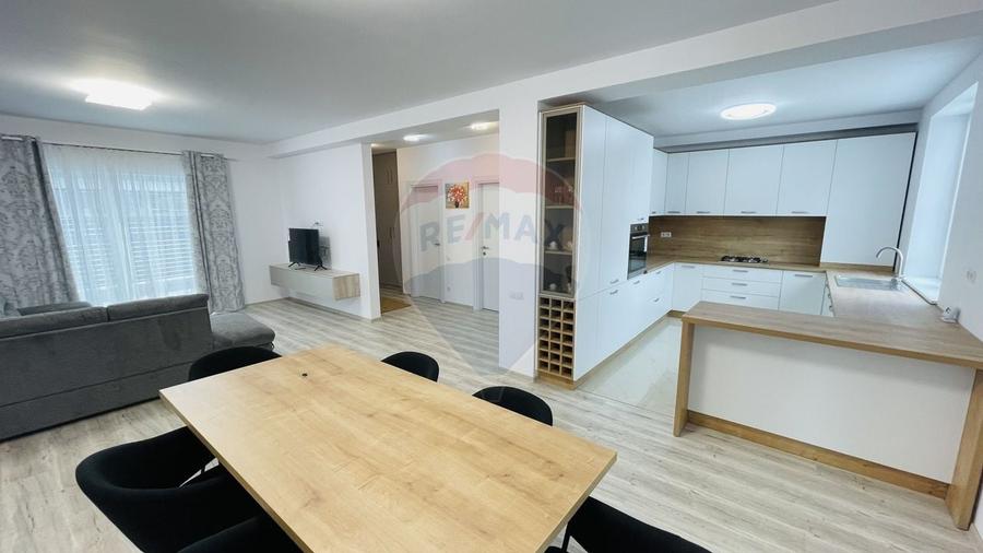 Casă individuală cu 4 camere cu Teren 297 Mp în Cristian
