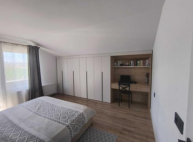 Apartament cu 4 camere decomandat în Sânnicoară