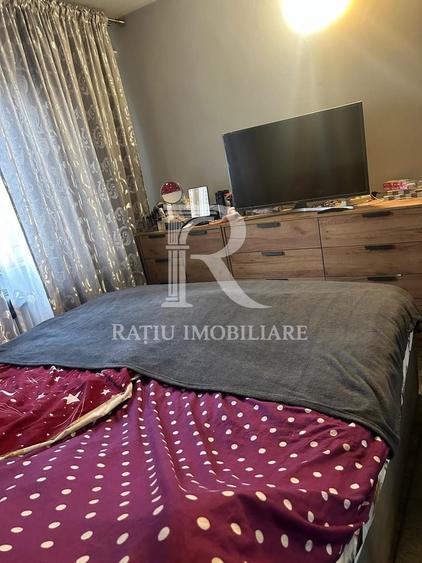 Apartament cu 3 camere semidecomandat, mobilat în Rogerius