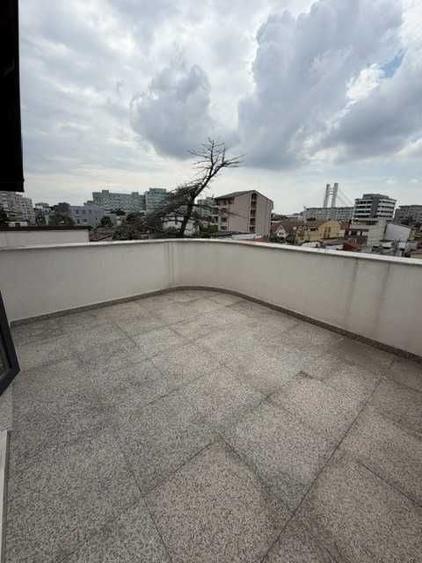 Casă cu 4 camere cu Teren 150 Mp în Victoriei