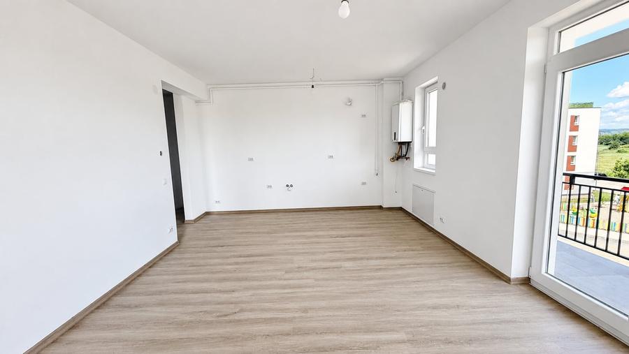 Apartament cu 3 camere decomandat în Turnișor