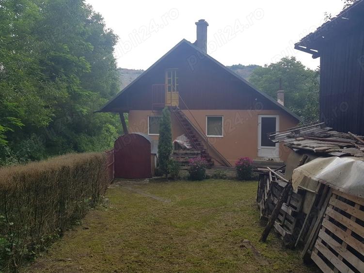 Casă cu 5 camere cu Teren 643 Mp în Poieni