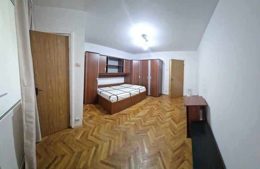 Garsonieră semidecomandată în Titan